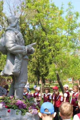 Экскурсия по городу и возложение цветов